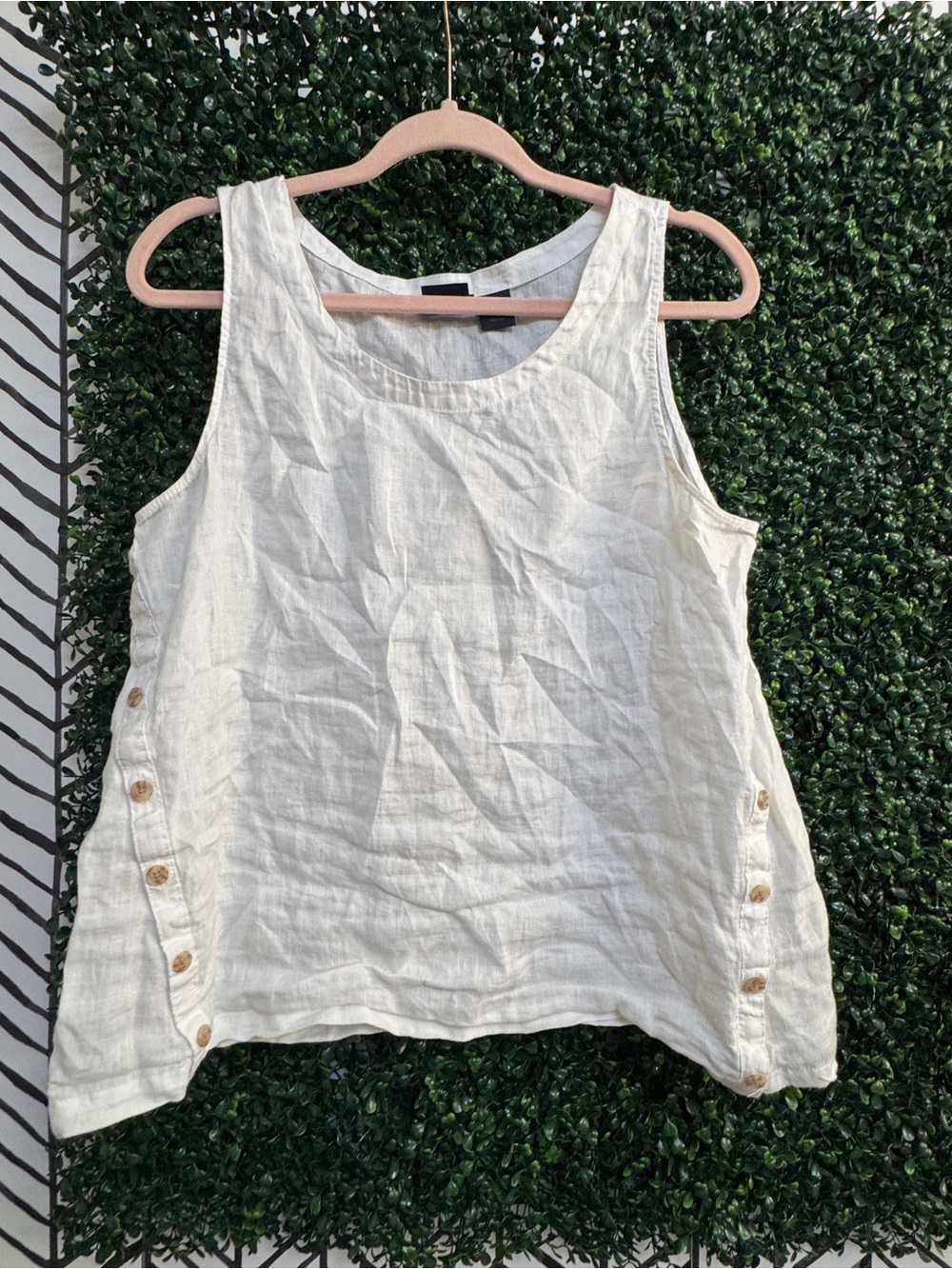 Women’s Sleeveless 100% Linen Button-Trim Tank Top - White